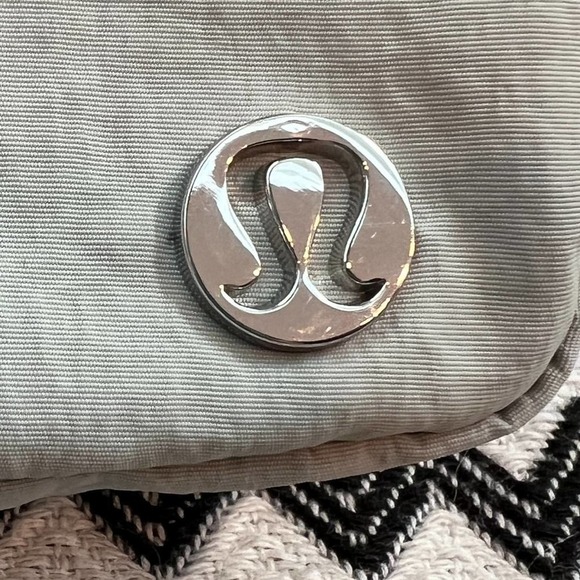 NWT Seal Grey lululemon Everywhere Belt Bag EBB 1L FAST SHIP - Picture 2 of 13